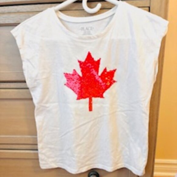 A Red Sequined Canada Day T-Shirt - Picture 1 of 3